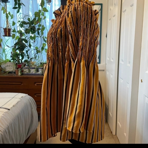 Top - Picture 2 of 3